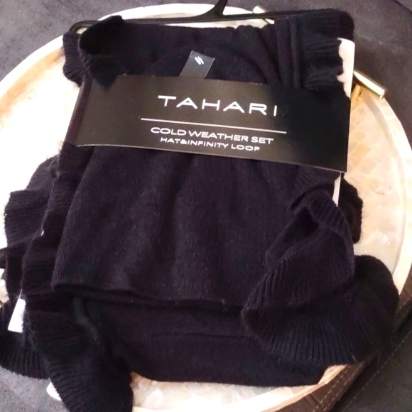 𝅺tahari Hat & Infinity Loop - Picture 1 of 7